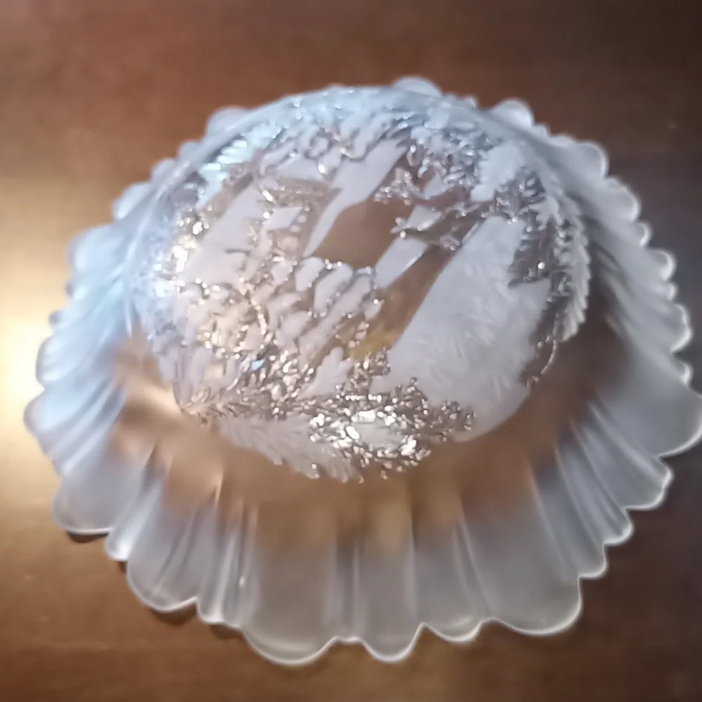Vintage New MIKASA Christmas Serving Bowl Frosted Crystal Christmas Scen…
